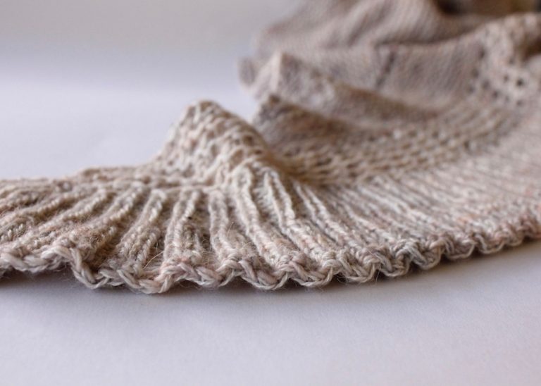 Lourmel, un nouveau châle tricoté contre le froid châle tricoté Lourmel, un nouveau châle tricoté contre le froid IMG 2692 768x548